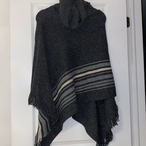 Roots poncho